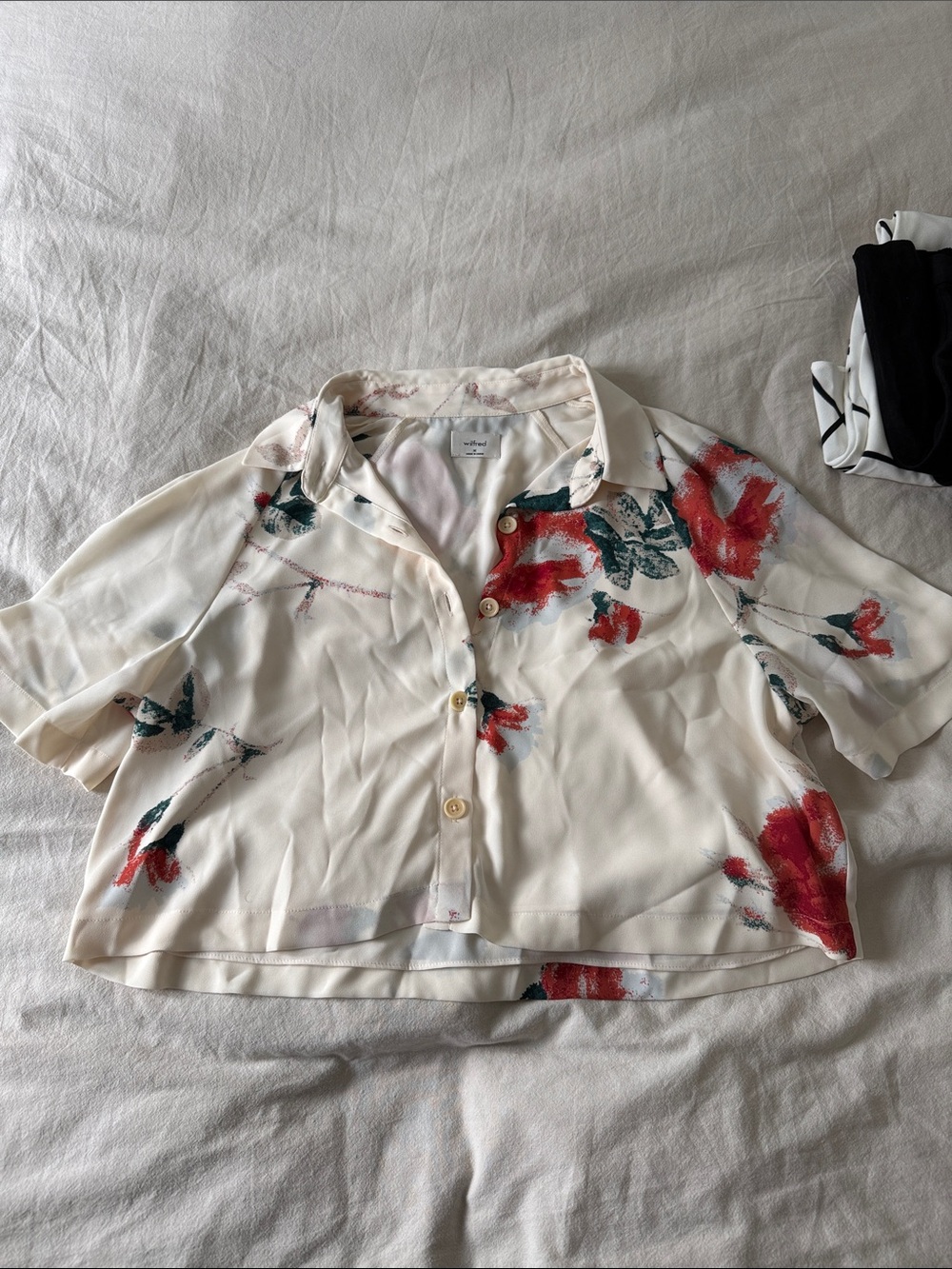 Aritzia Cream Floral Button-Front Short Sleeve Top